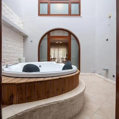 Villa D'aprile Exclusive Luxury With Pool, Jacuzzi, Castellana Grotte